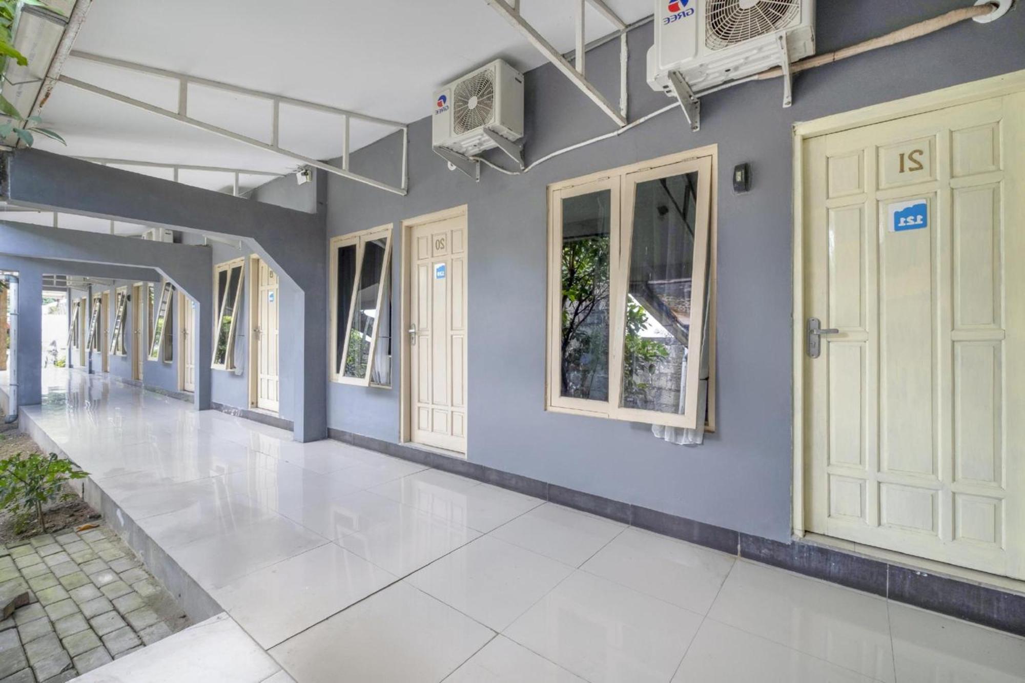 OYO 3846 Rumah Prambanan Syariah Bagian luar foto